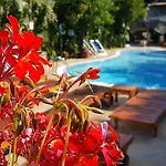 Villaggio מלון דירות 3*